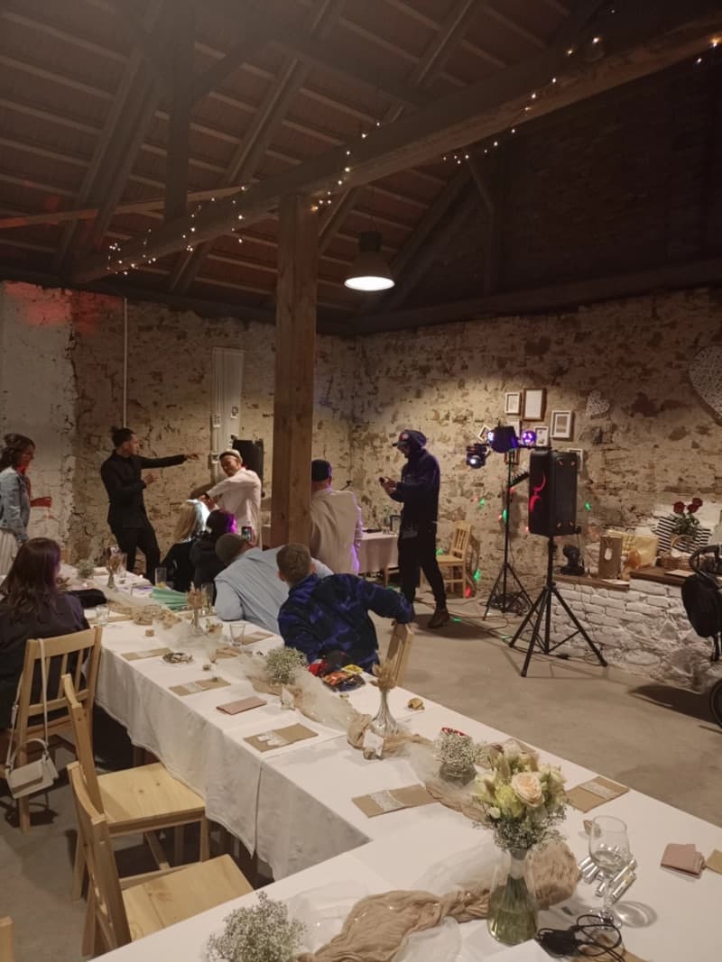 Svatební hostina s ozvučením